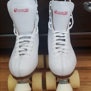 ROLLER SKATES